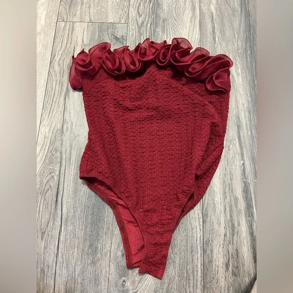 🌱🦢4 FOR $15!🦢🌱 Burgundy womens ruffle bodysuit - Picture 3 of 3